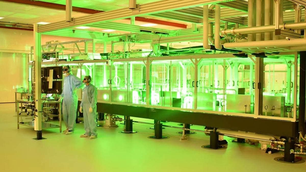 المحاكاة بالليزر عالي الطاقة.. محاولة لإنتاج المادة من الضوء